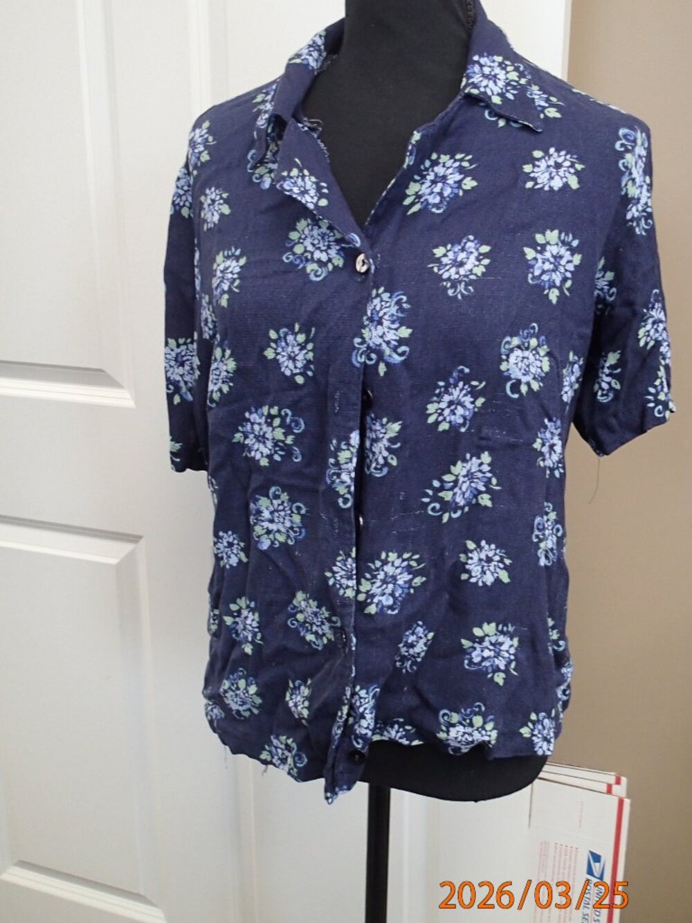 Cricket Lane Womens Top Size Medium